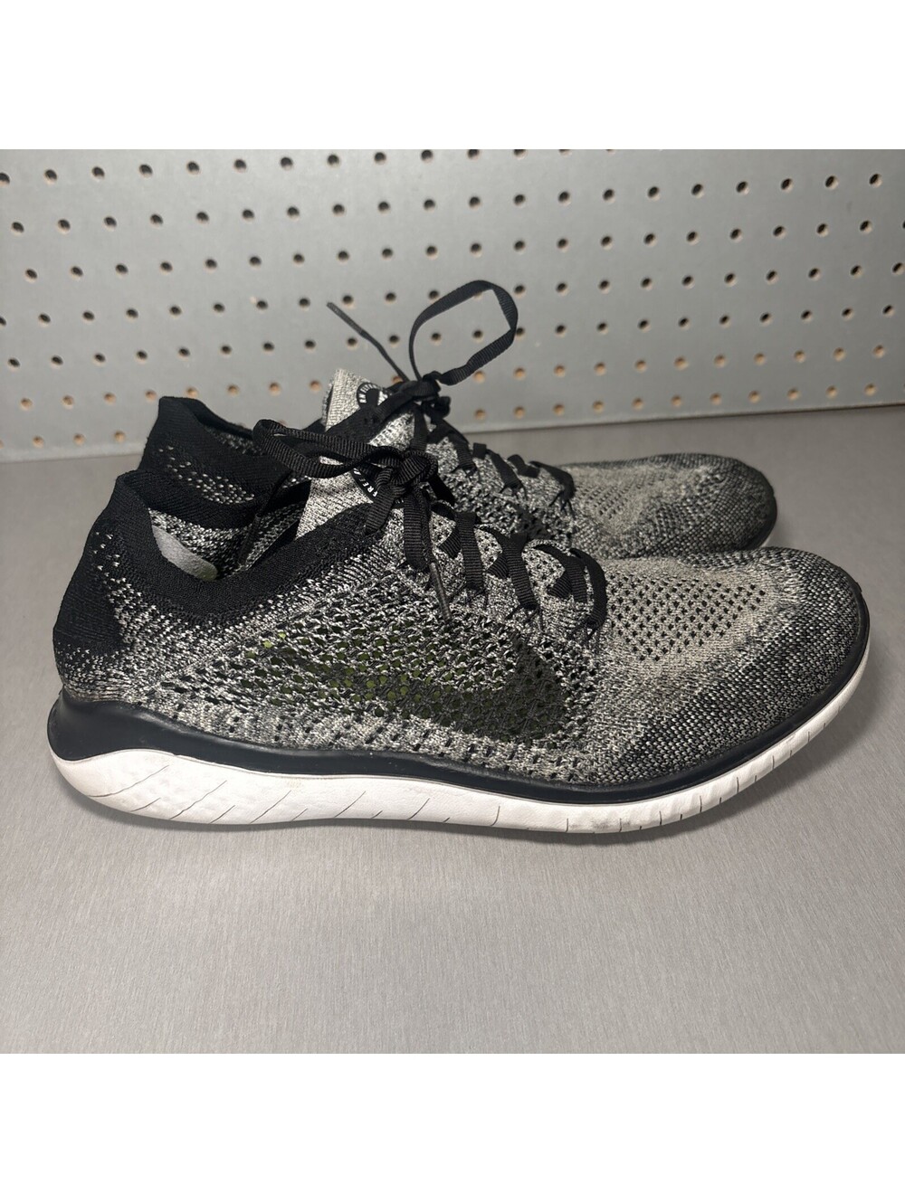 Nike Free RN Flyknit 2018 Mens Sz 11 Running Shoes Oreo Black Grey 942838-101